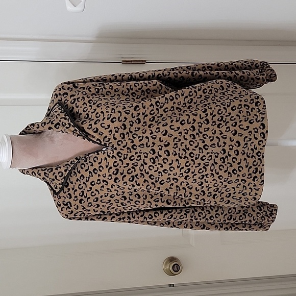 Hollister, Size XS Leopard Print Fleece 1/4 Zip Pullover, Oversized, GUC - Picture 1 of 16